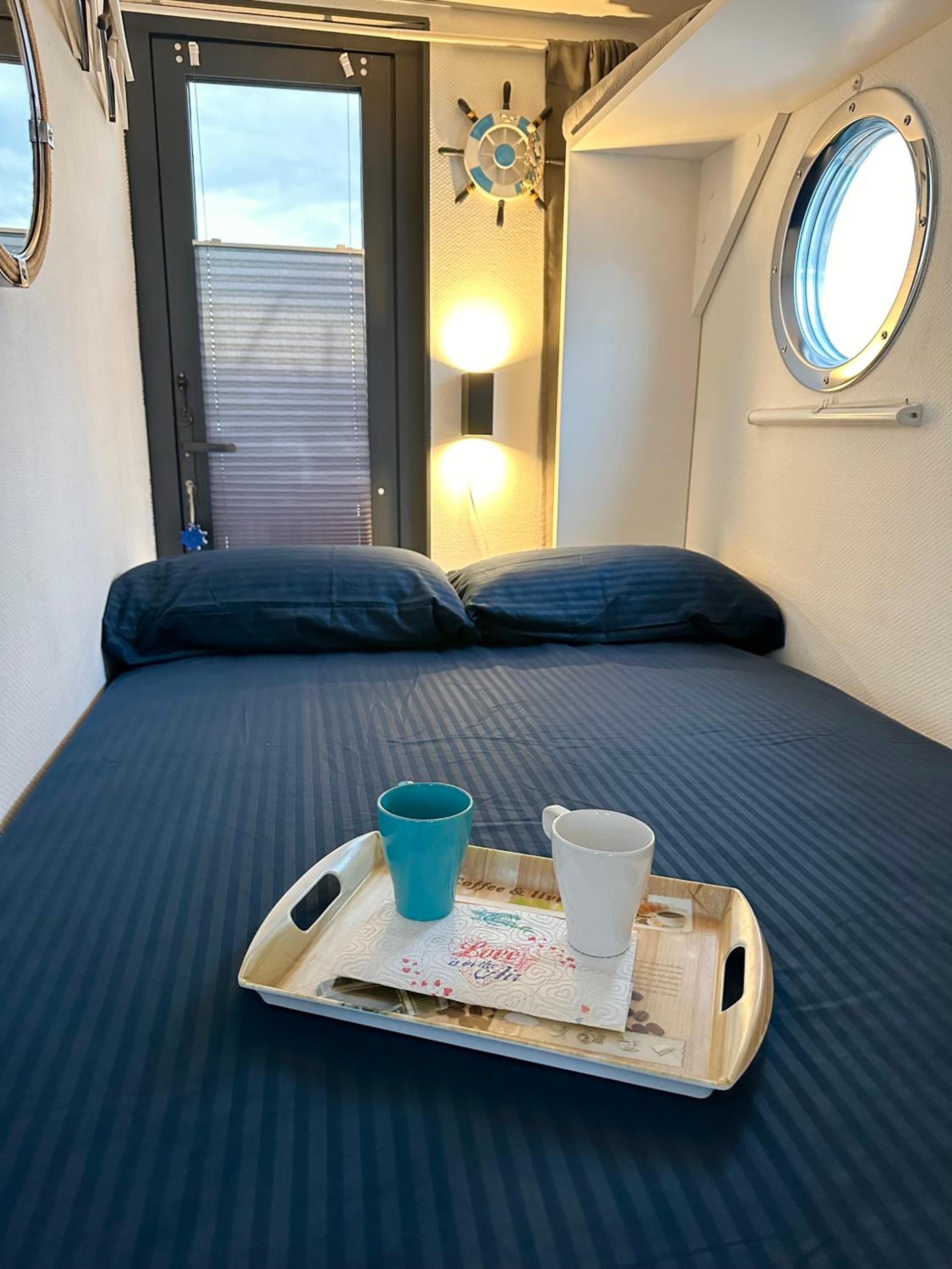 Houseboat Seabreeze view 5