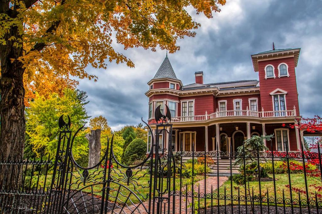 The Jarvis Homestead - Historic Maine Mansion