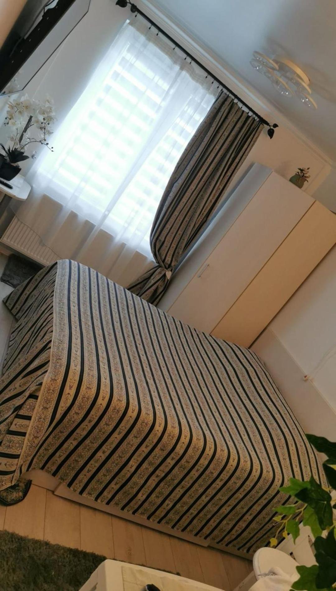 1SmallStudio, central, self check in, kitchineta, parcare view 5