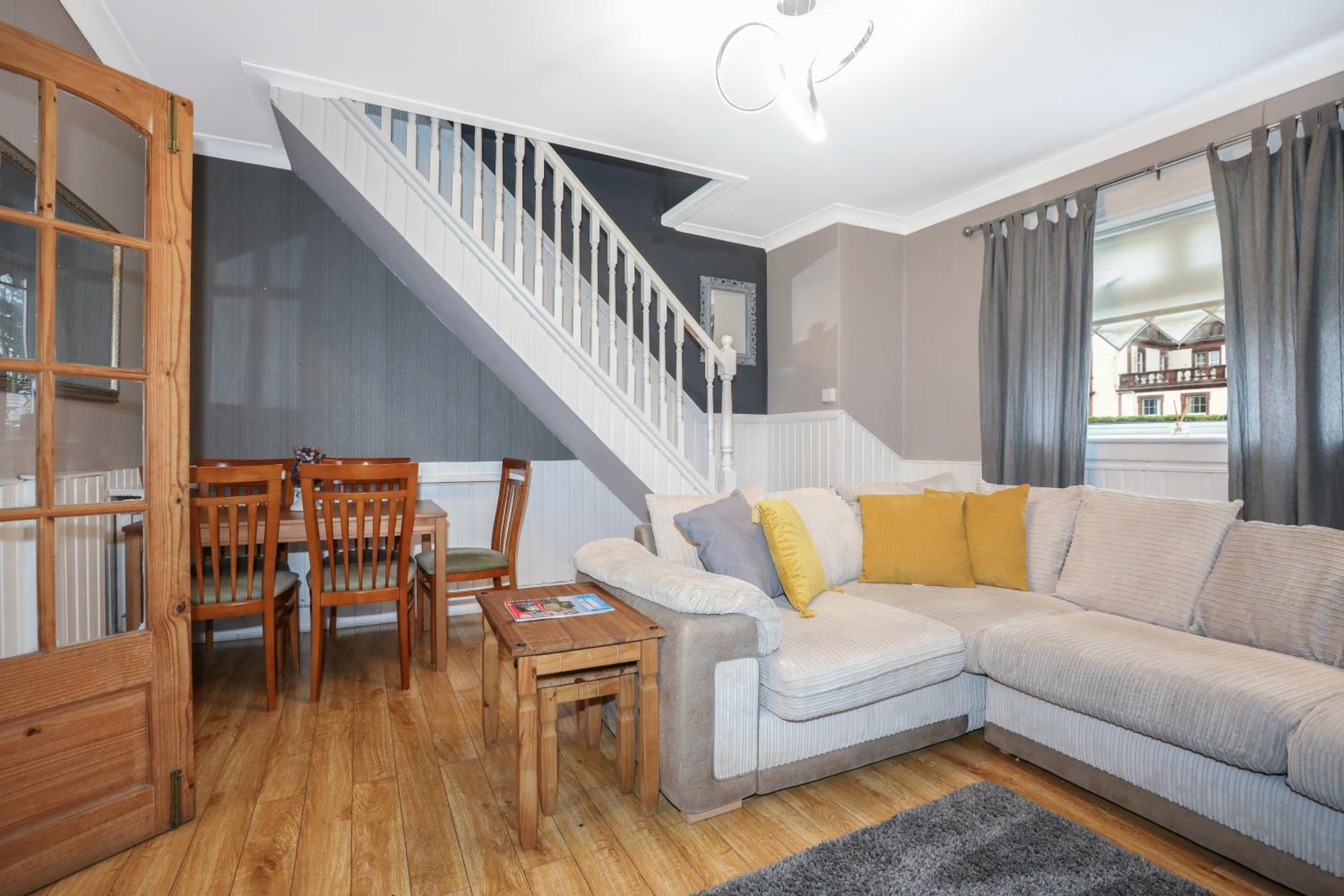 Beautiful Rooms in Edinburgh Cottage Guest House - Free Parking view 3