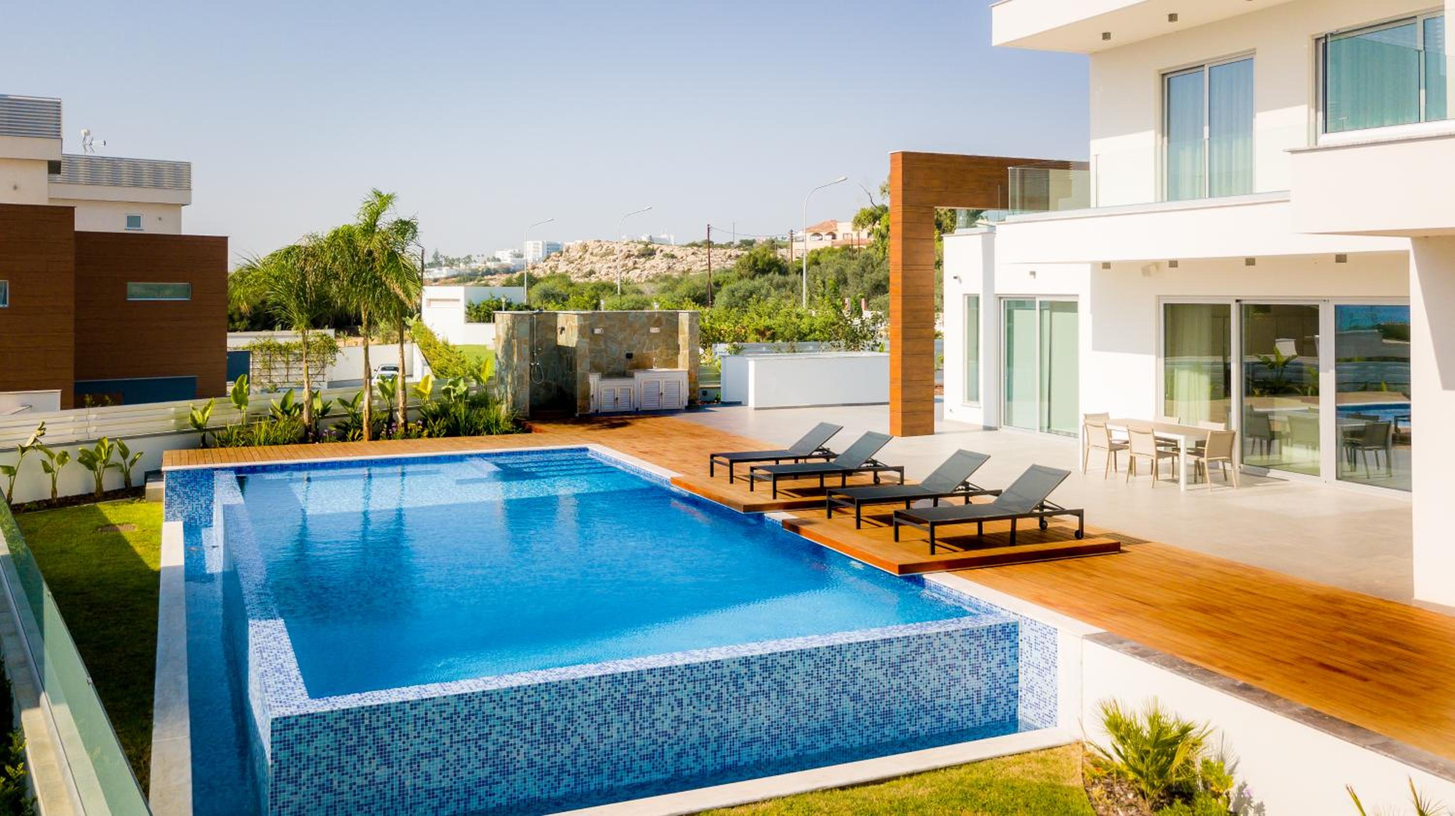 Sea Pearl Beachfront Villas - Anemone view 3