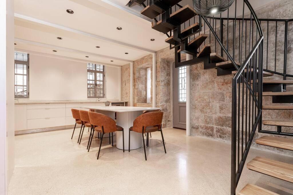 Gorgeous 3 bdm private garden/Pool City center view 5