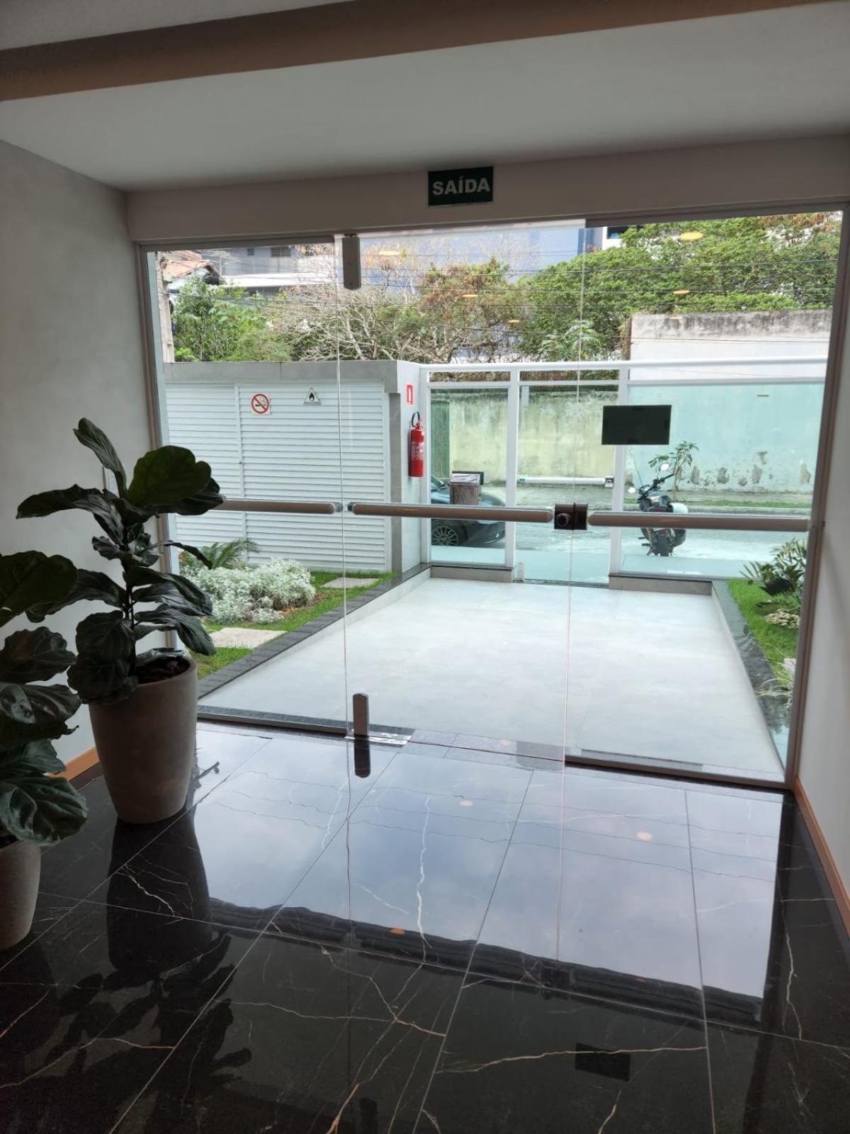 Apartamento com Garagem Cabo Frio