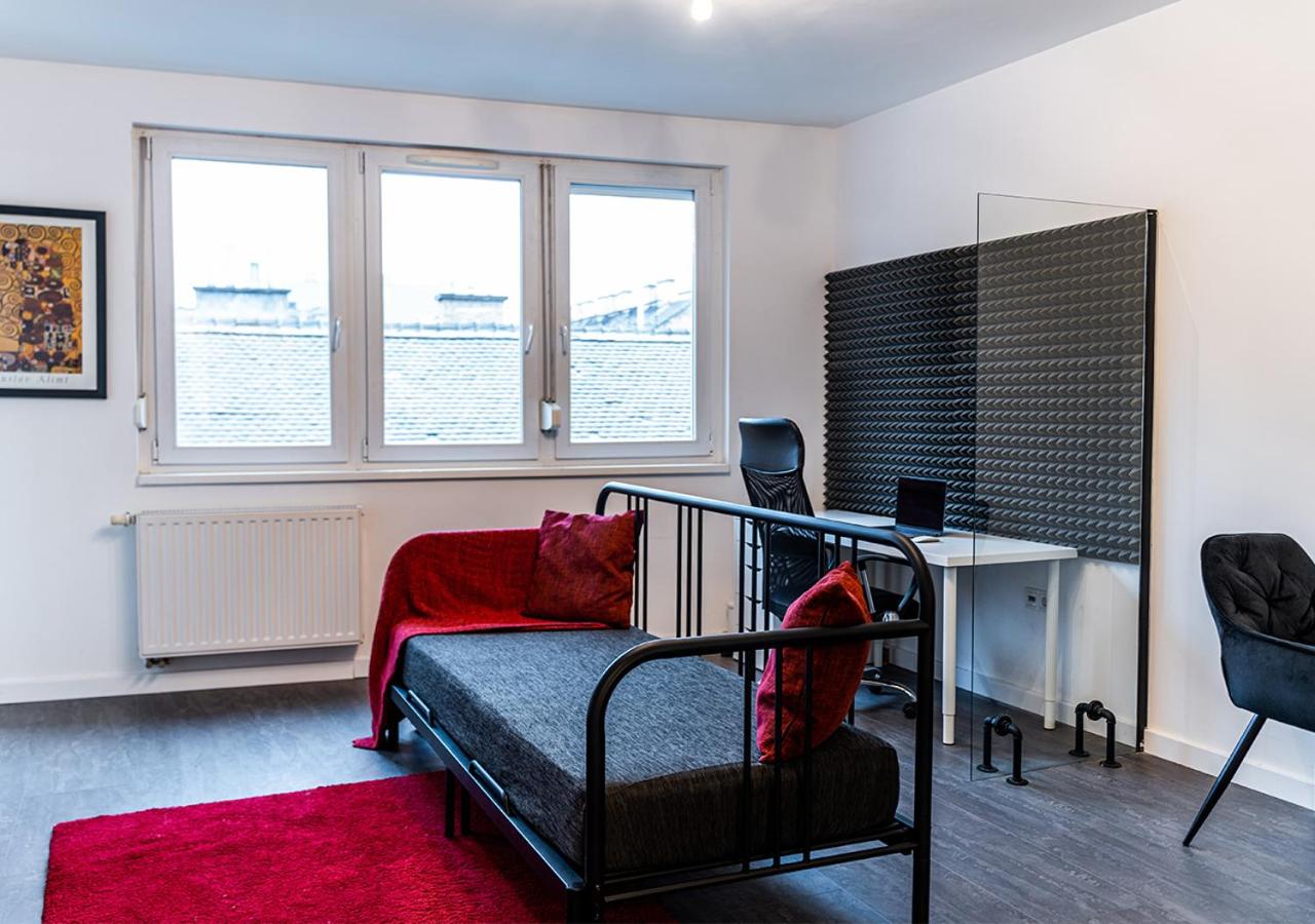 Free Parking - Downtown location, Balcony & Nespresso view 4