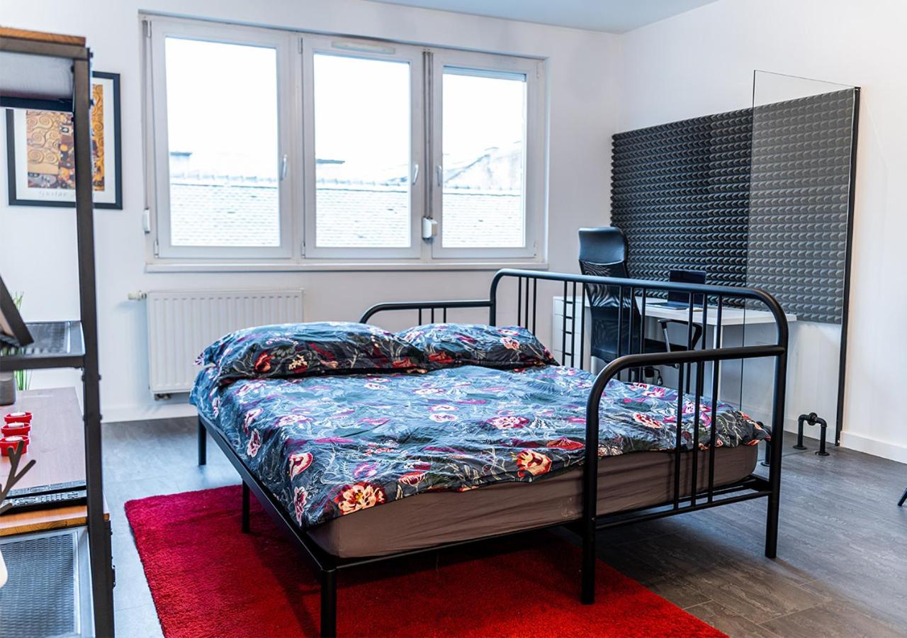 Free Parking - Downtown location, Balcony & Nespresso view 5