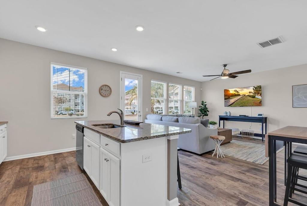Centrally Located Myrtle Beach House Near Sports Center, Broadway at the Beach, Shopping, Beach, and Golf view 3
