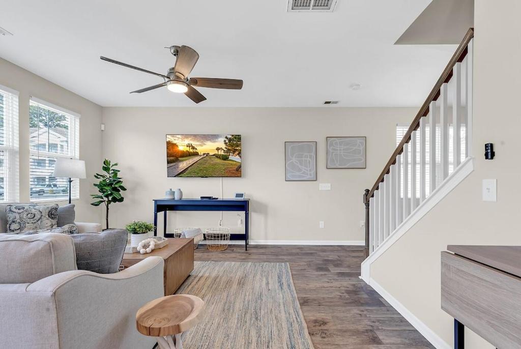 Centrally Located Myrtle Beach House Near Sports Center, Broadway at the Beach, Shopping, Beach, and Golf view 5