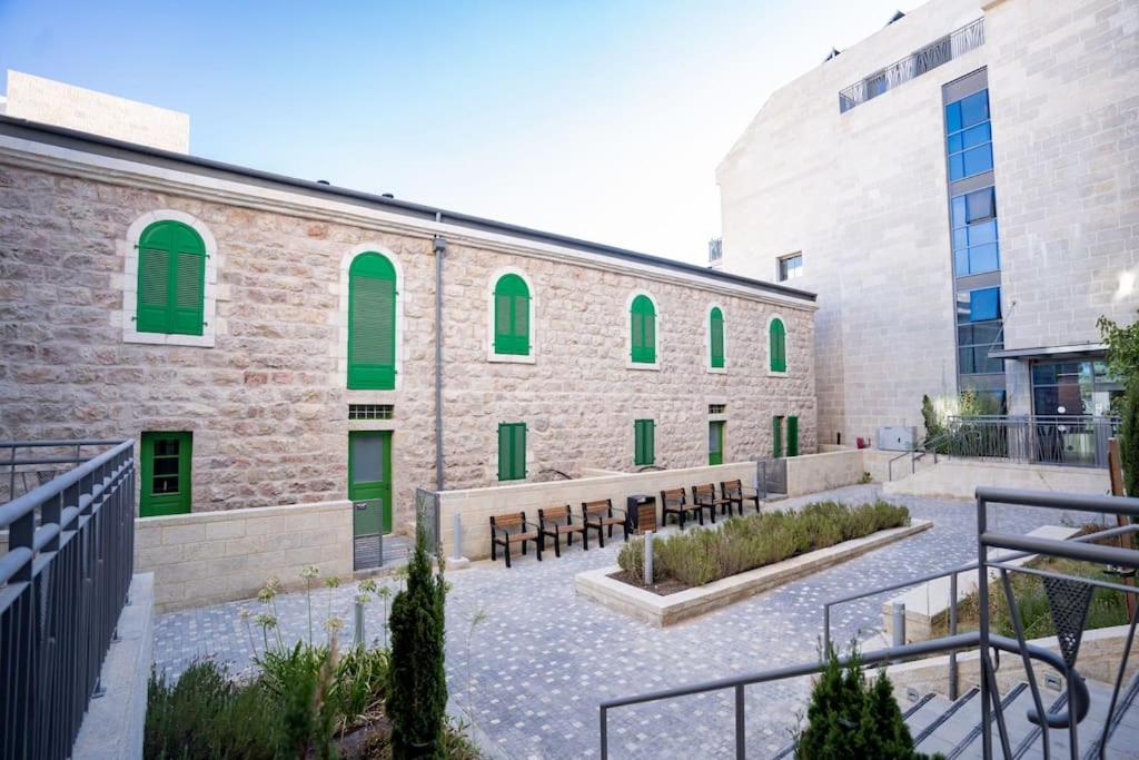 Lovely 1 bedroom apt w/pool. Haneviim st jerusalem view 5