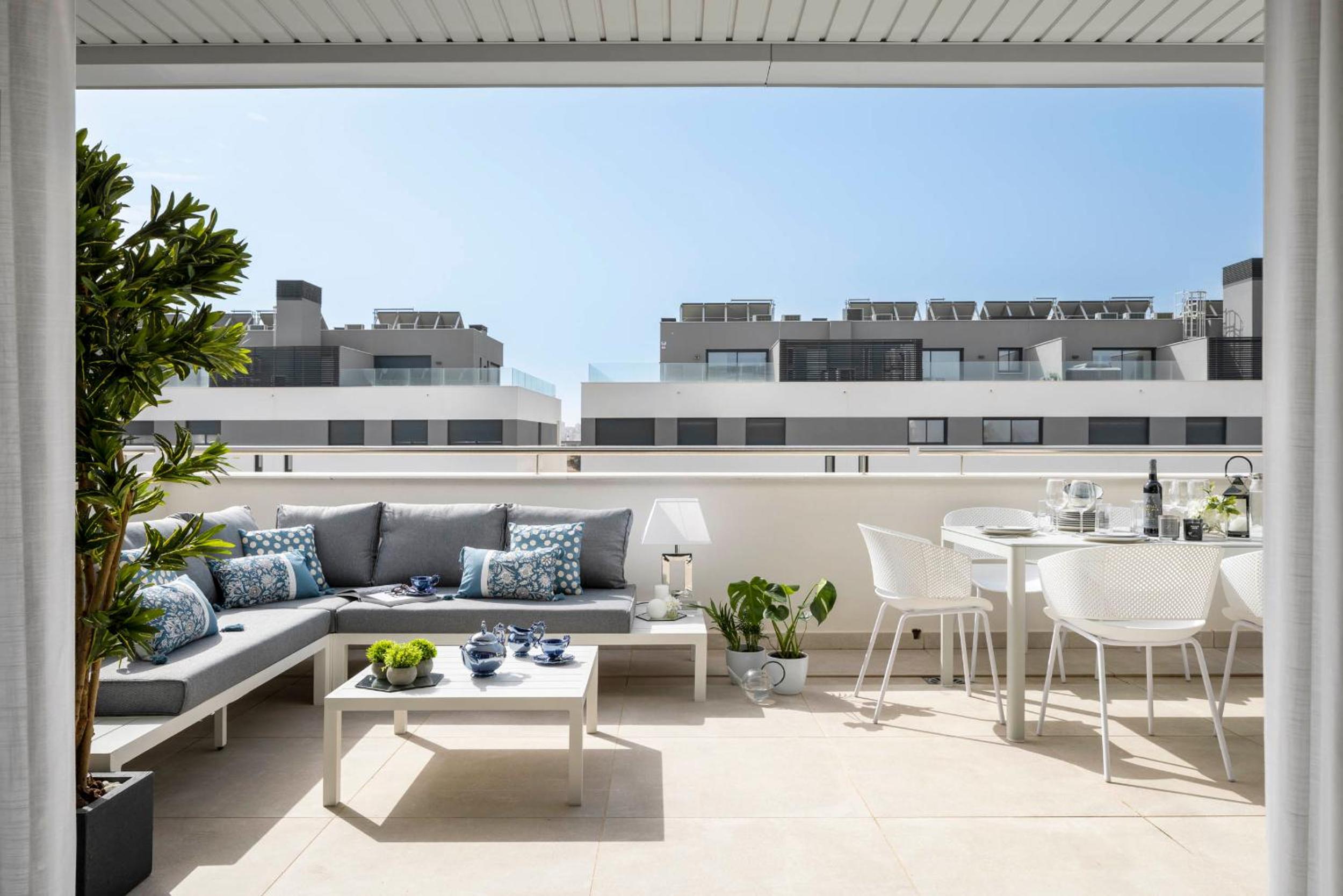Alamar 3 bed penthouse beach side