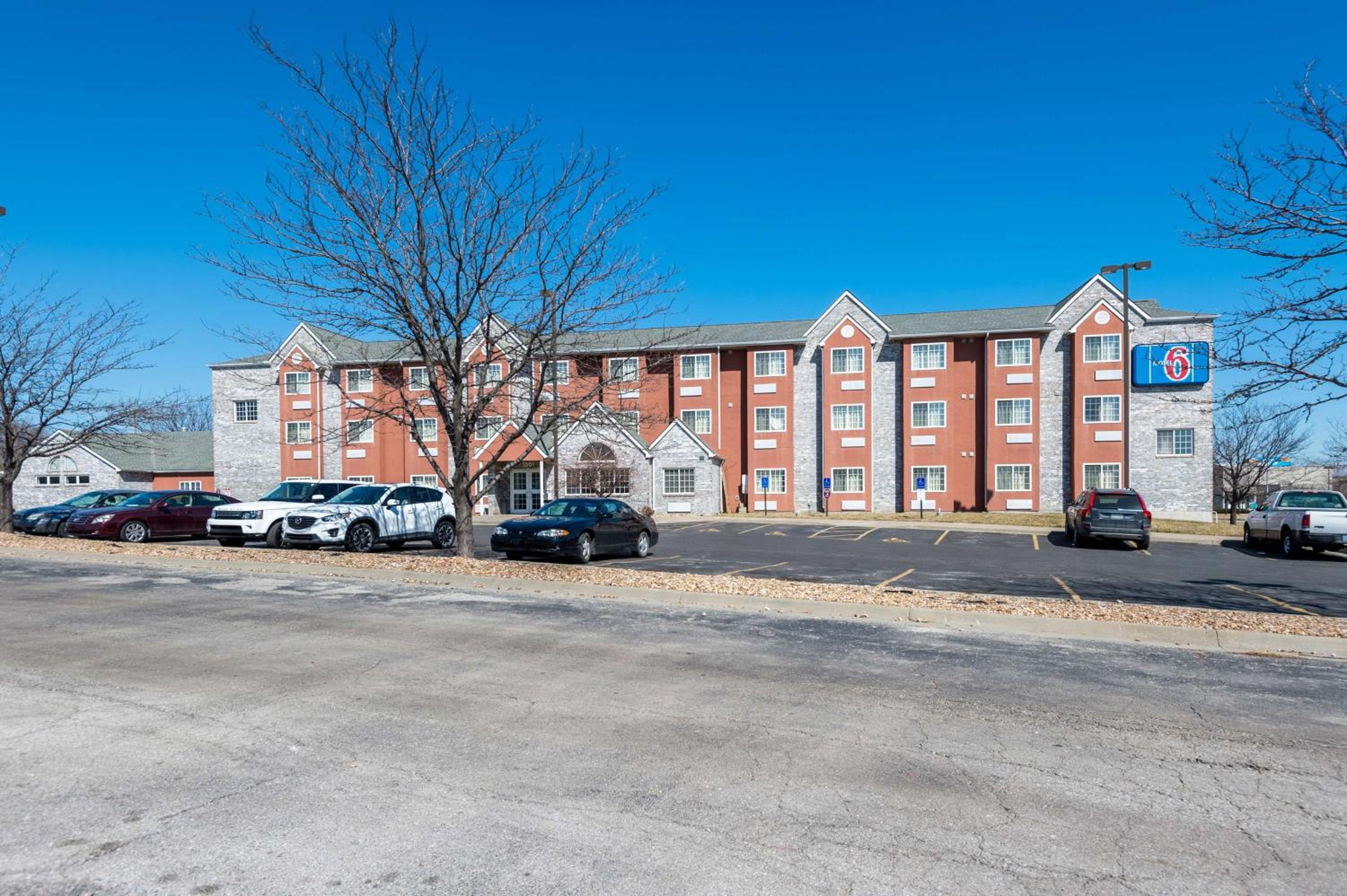 Motel 6-Olathe, KS view 3