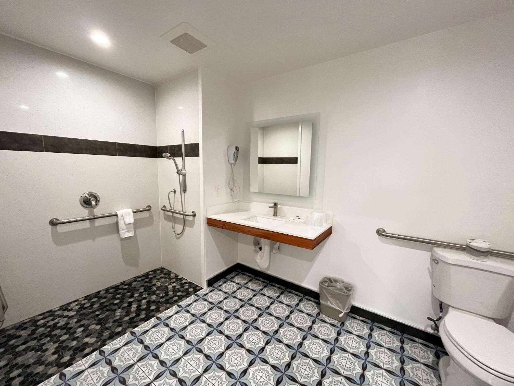 Vallejo Vacations - Motel 6 Vallejo, CA - Napa Valley - Property Image 26