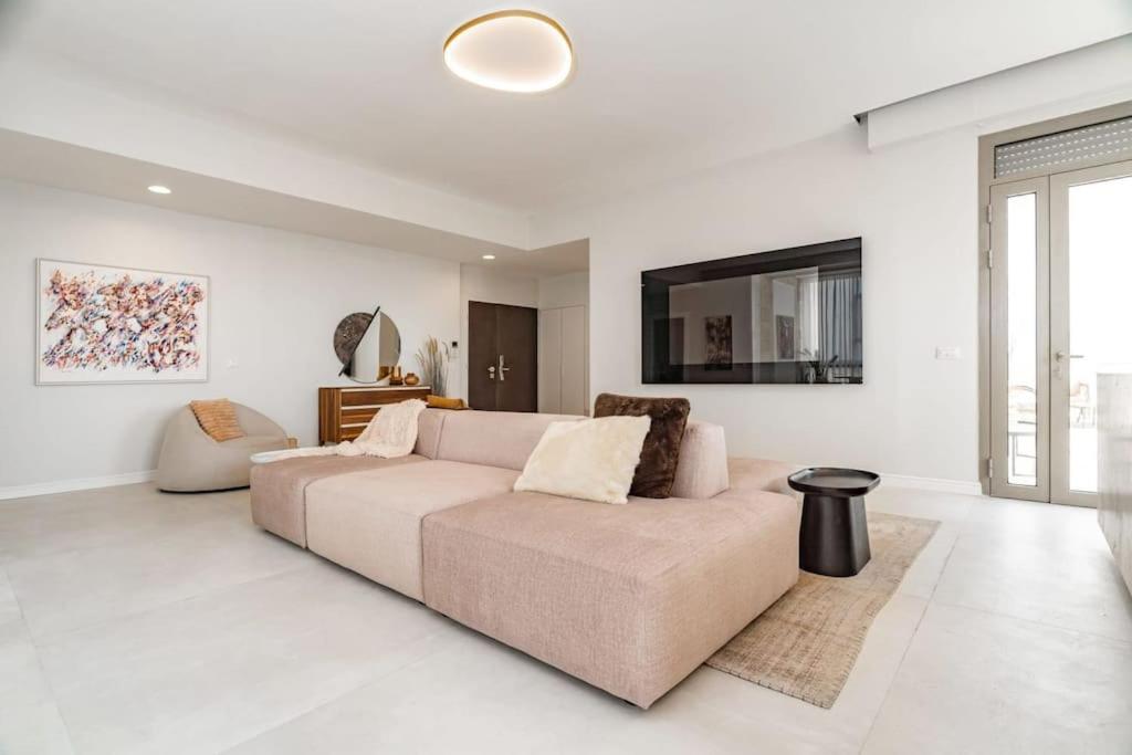 Gorgeous 4bdm Penthouse, Haneviim court