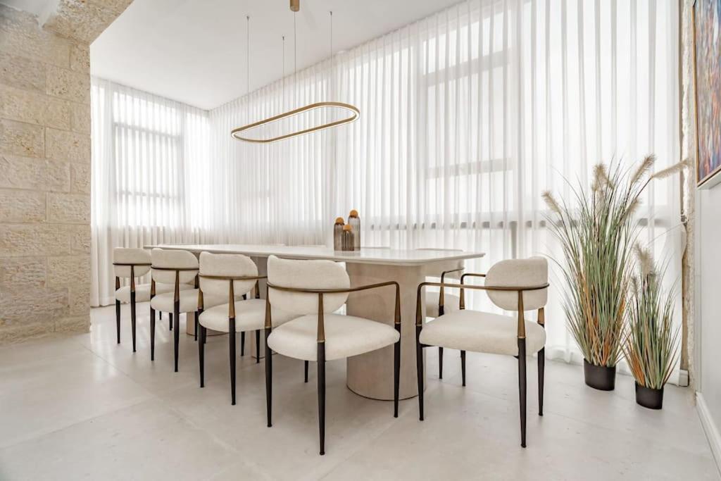 Gorgeous 4bdm Penthouse, Haneviim court