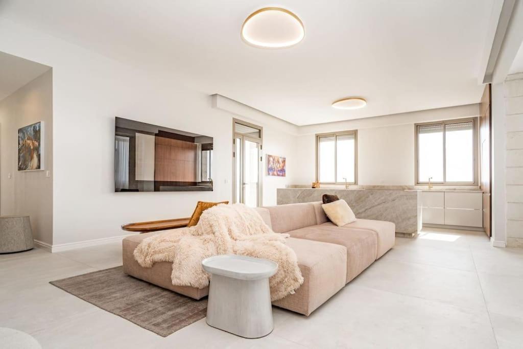 Gorgeous 4bdm Penthouse, Haneviim court