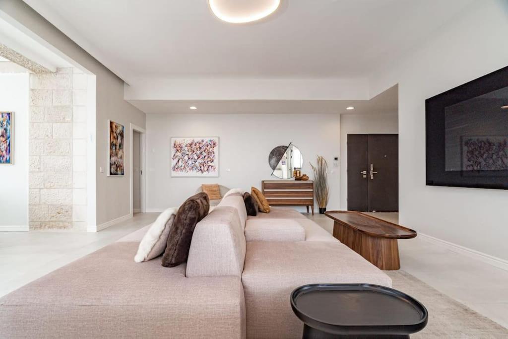 Gorgeous 4bdm Penthouse, Haneviim court