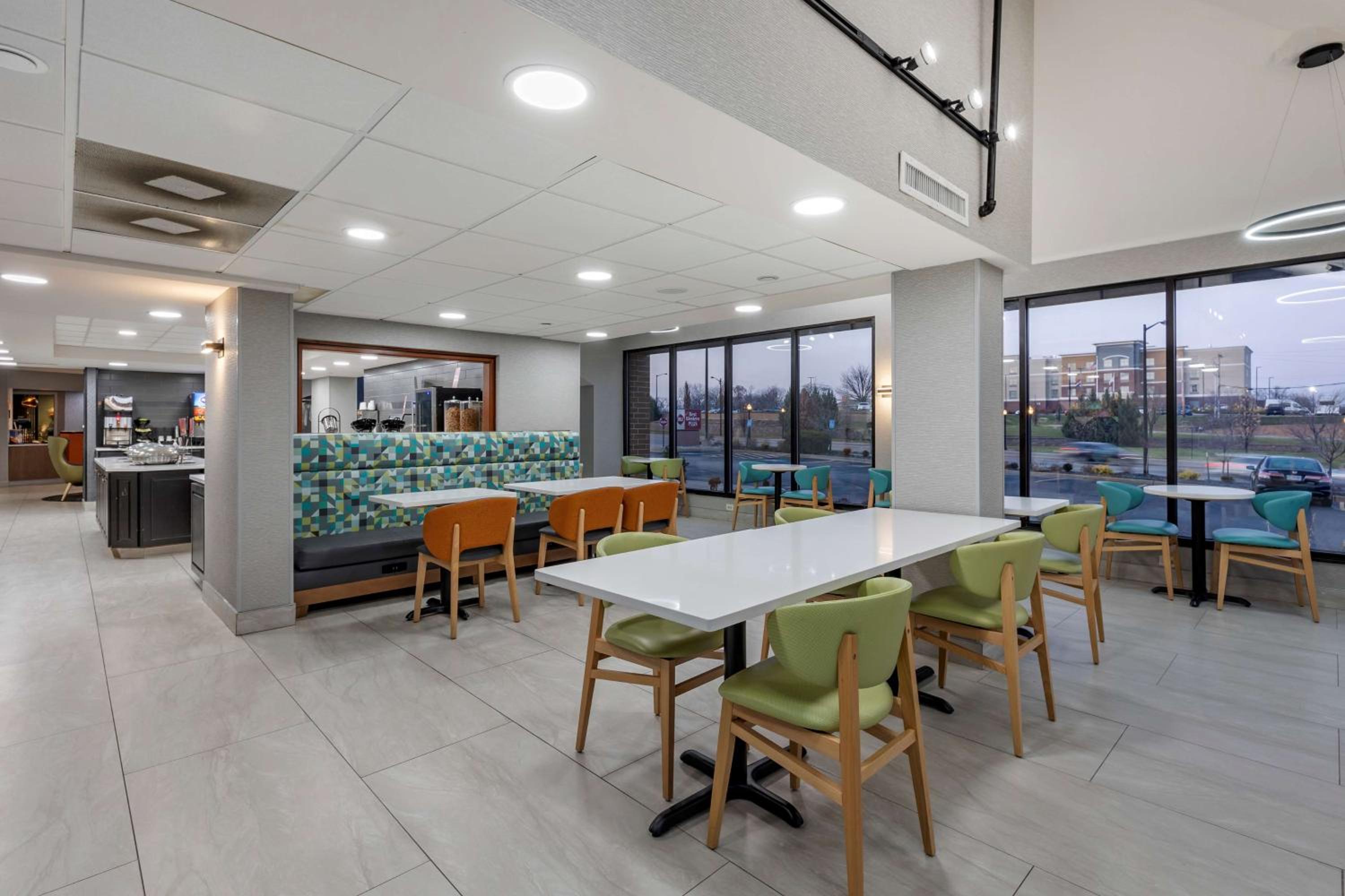 St Louis Vacations - Best Western Plus St. Louis West-Westport - Property Image 3