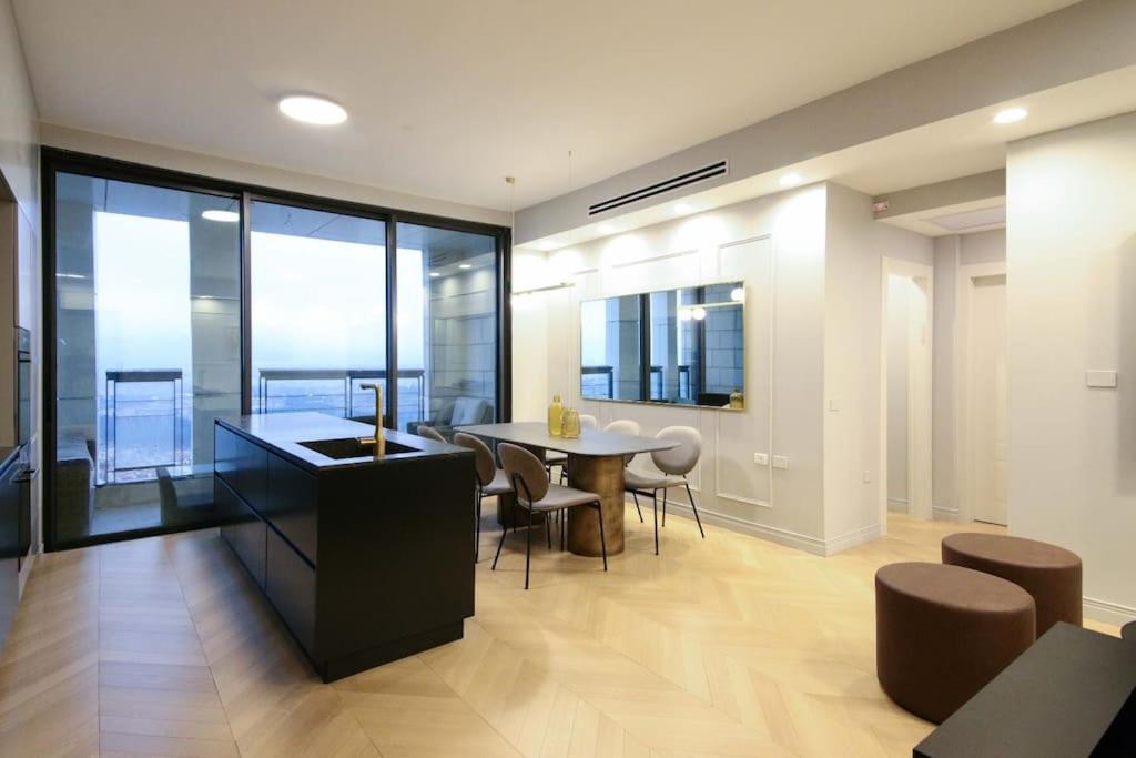 Amazing View...2 bedroom apt J tower view 5