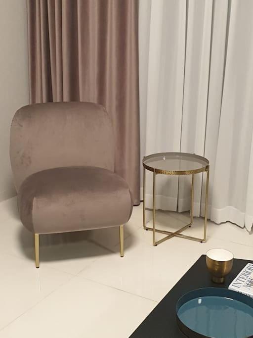 Gorgeous 1 bedroom apt , J Tower view 2