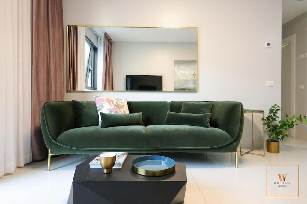 Gorgeous 1 bedroom apt , J Tower view 4