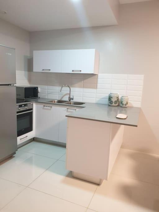 Gorgeous 1 bedroom apt , J Tower view 5