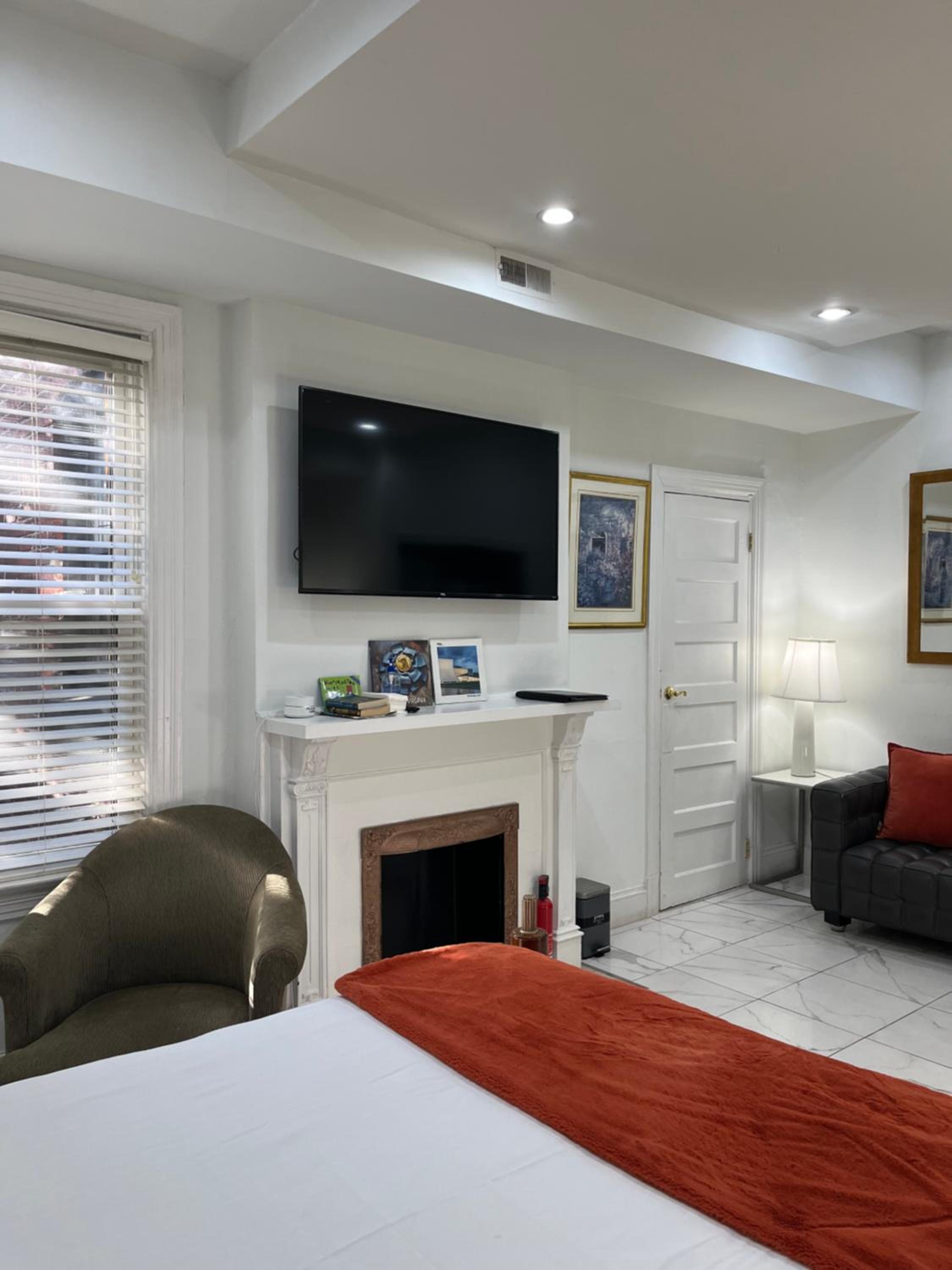 Large DUPLEX Apt 2Bdrm 1Den-Metro, photo 31
