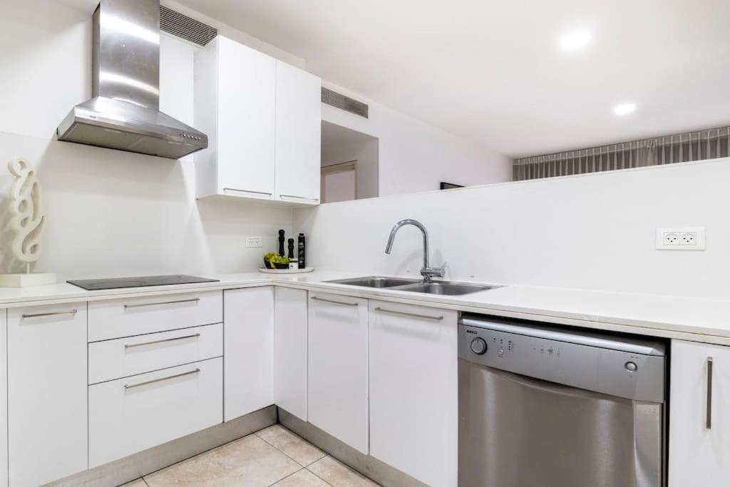 Luxury 3 bedroom apt, Harav Kook7 view 2