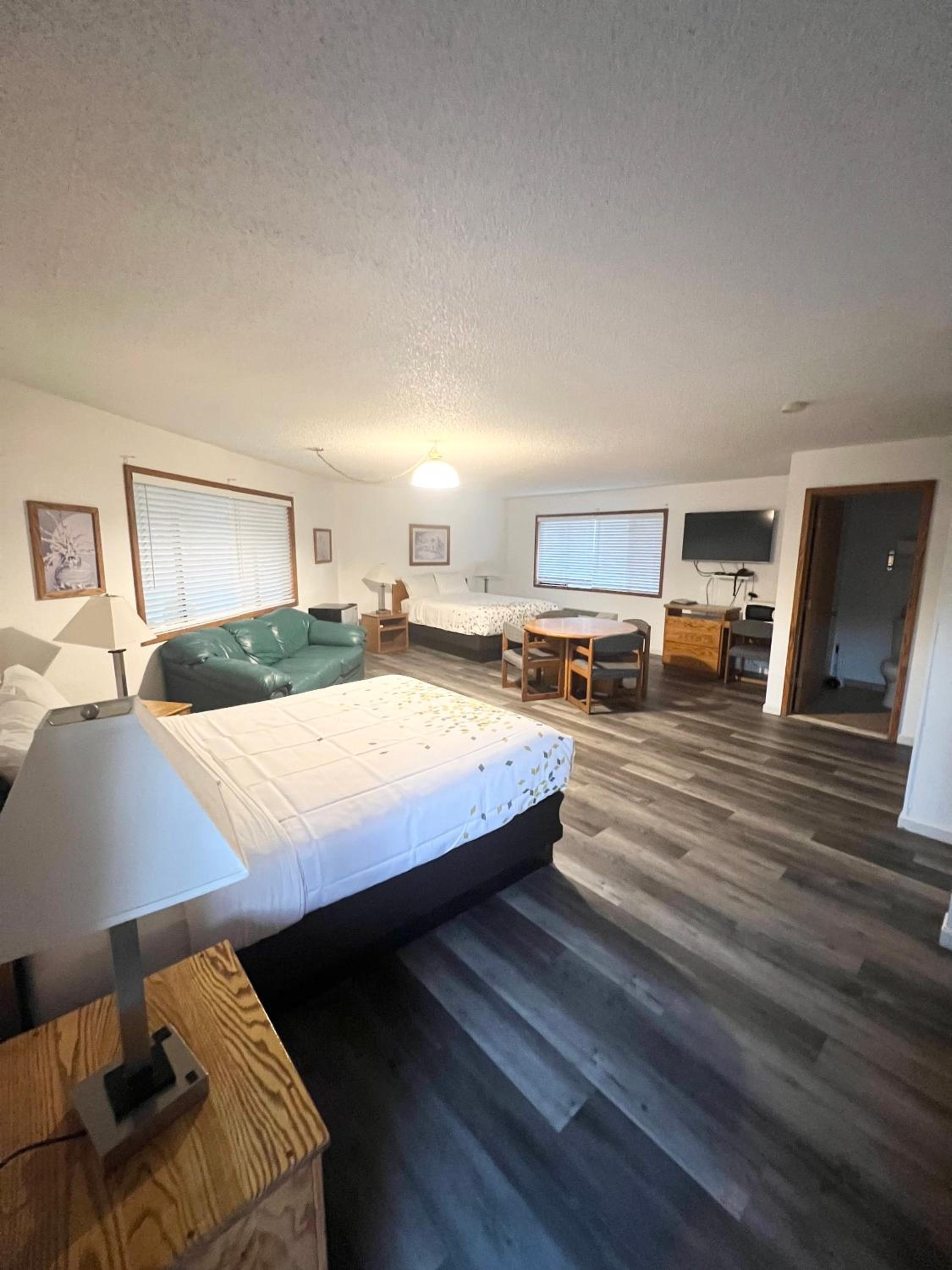 Ashland Vacations - Cedarwood Inn of Ashland - Property Image 65