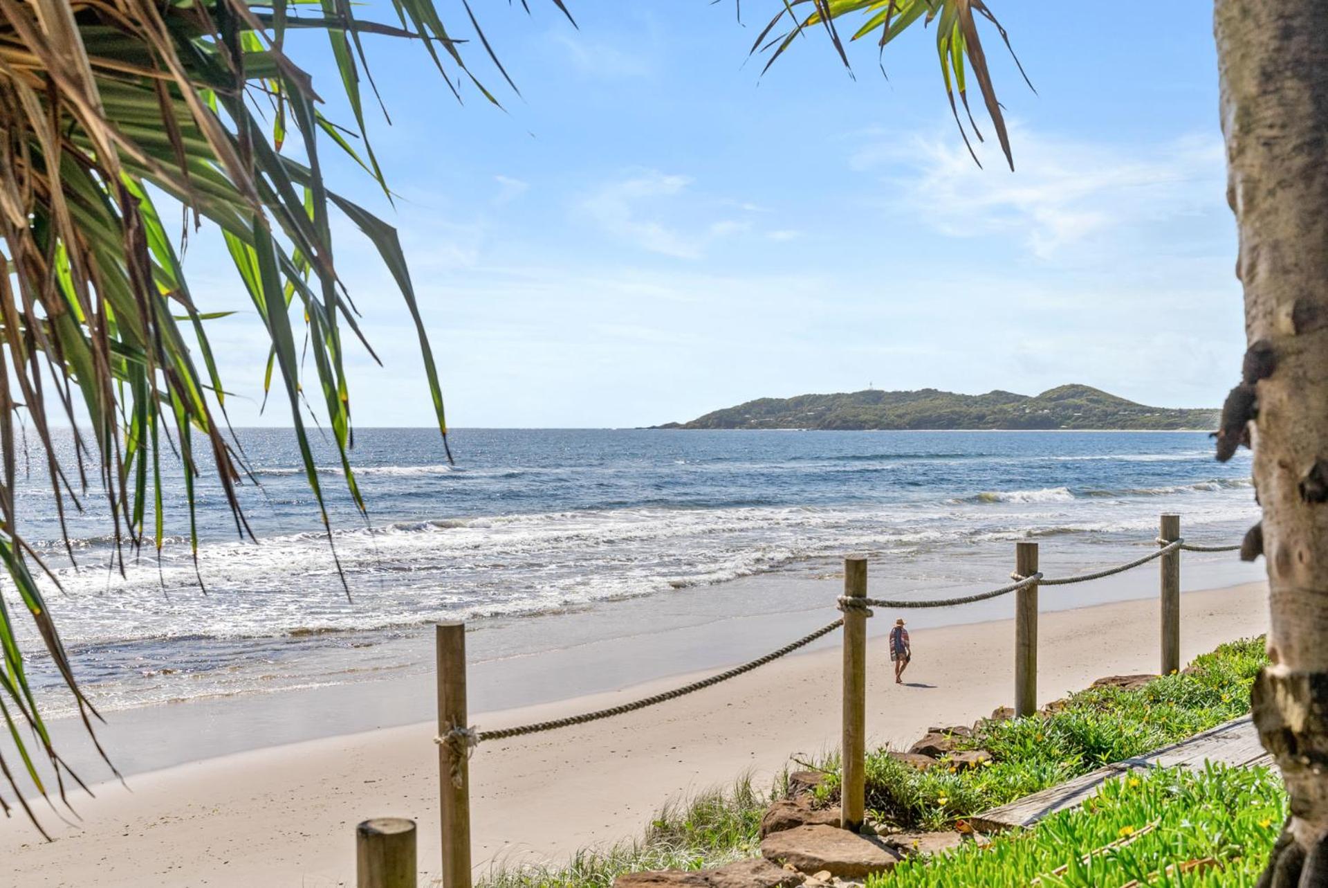 Fuller Holidays - Belongil Beach Pavilion House, 18A Childe St