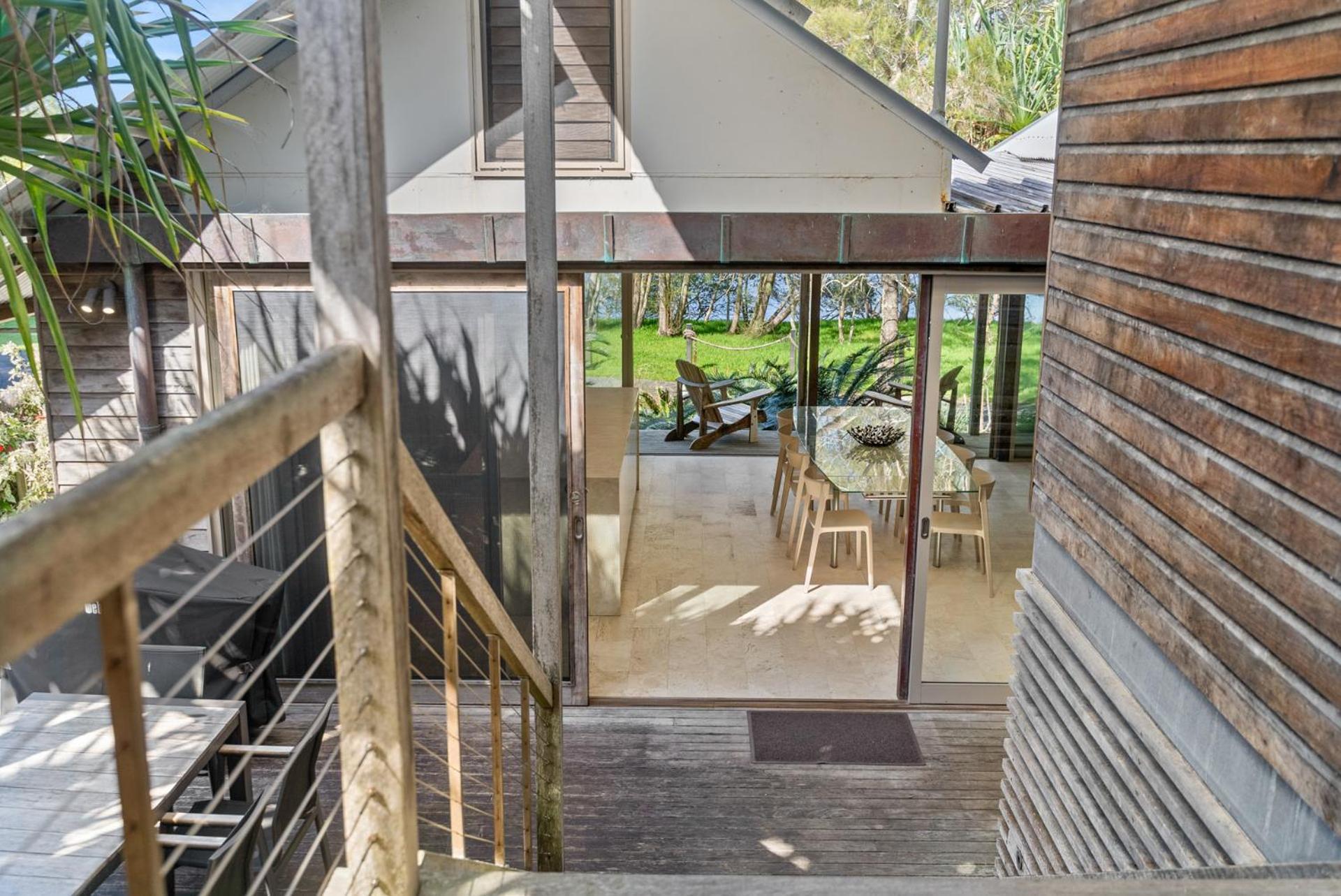 Fuller Holidays - Belongil Beach Pavilion House, 18A Childe St