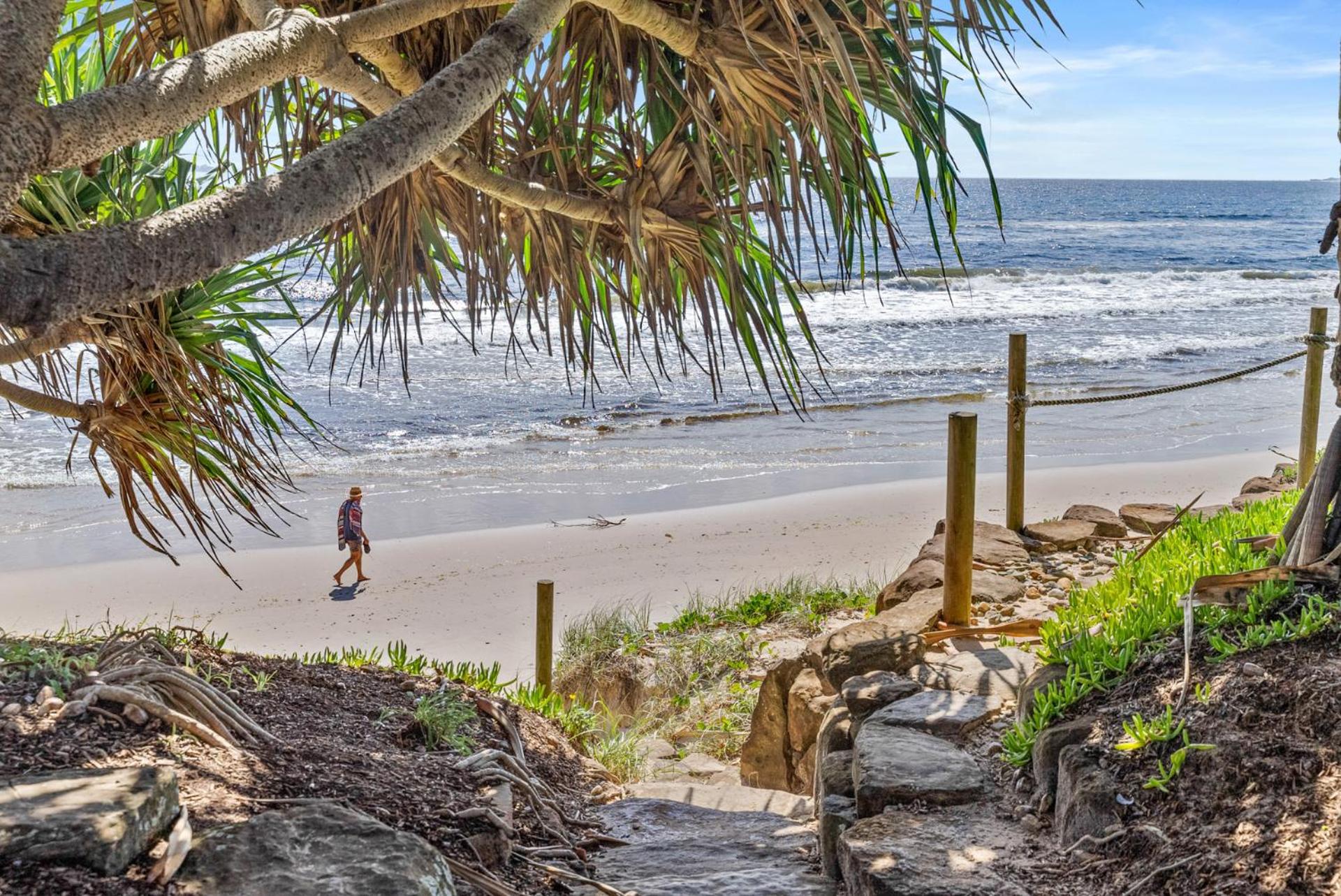 Fuller Holidays - Belongil Beach Pavilion House, 18A Childe St