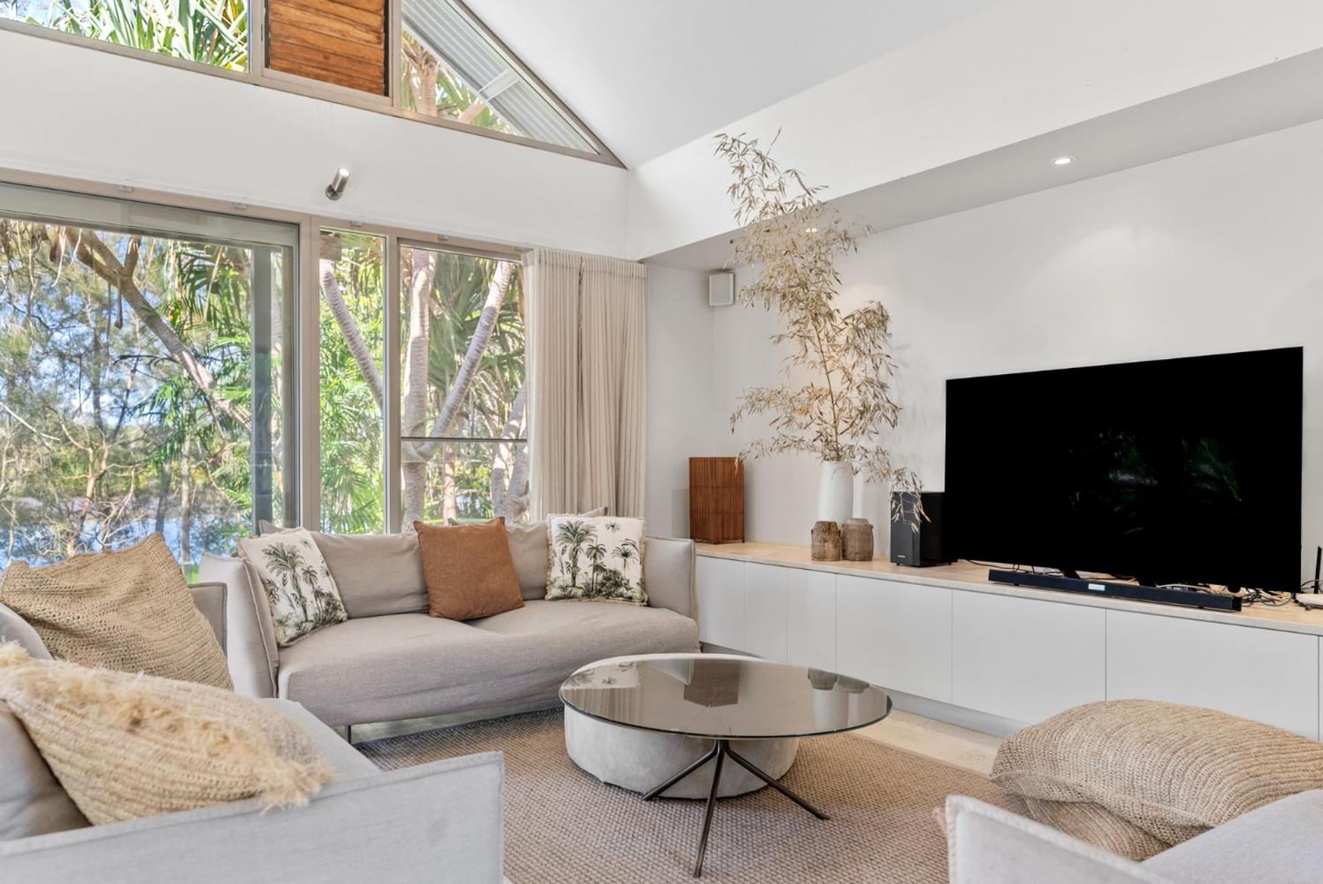Fuller Holidays - Belongil Beach Pavilion House, 18A Childe St