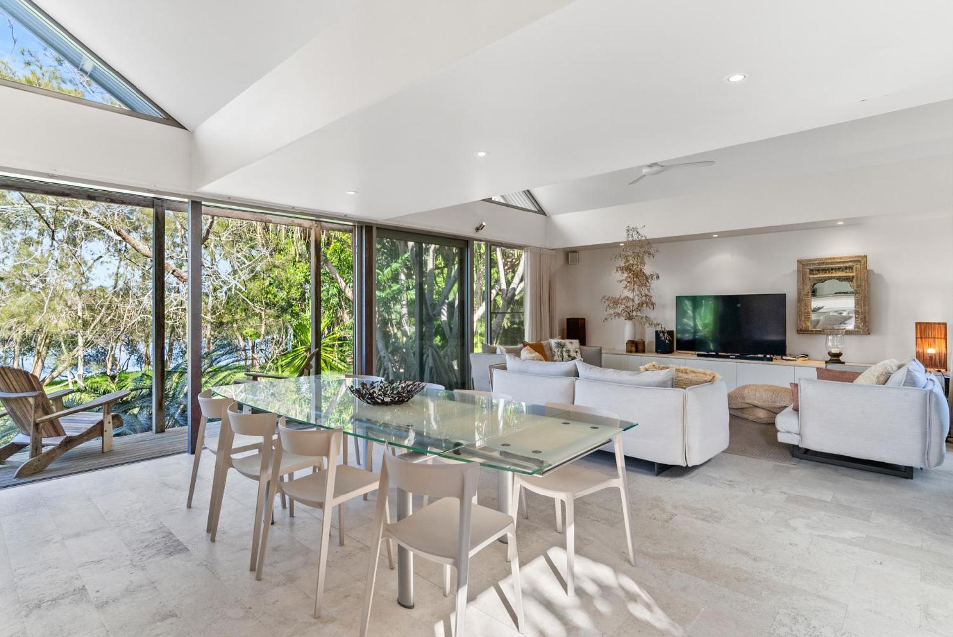 Fuller Holidays - Belongil Beach Pavilion House, 18A Childe St