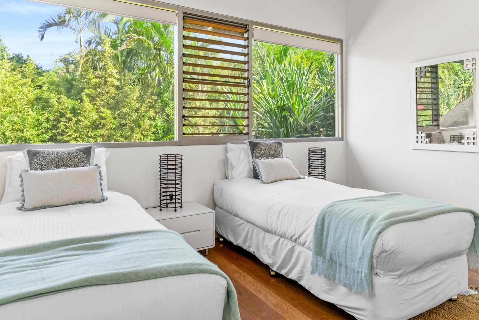 Fuller Holidays - Belongil Beach Pavilion House, 18A Childe St