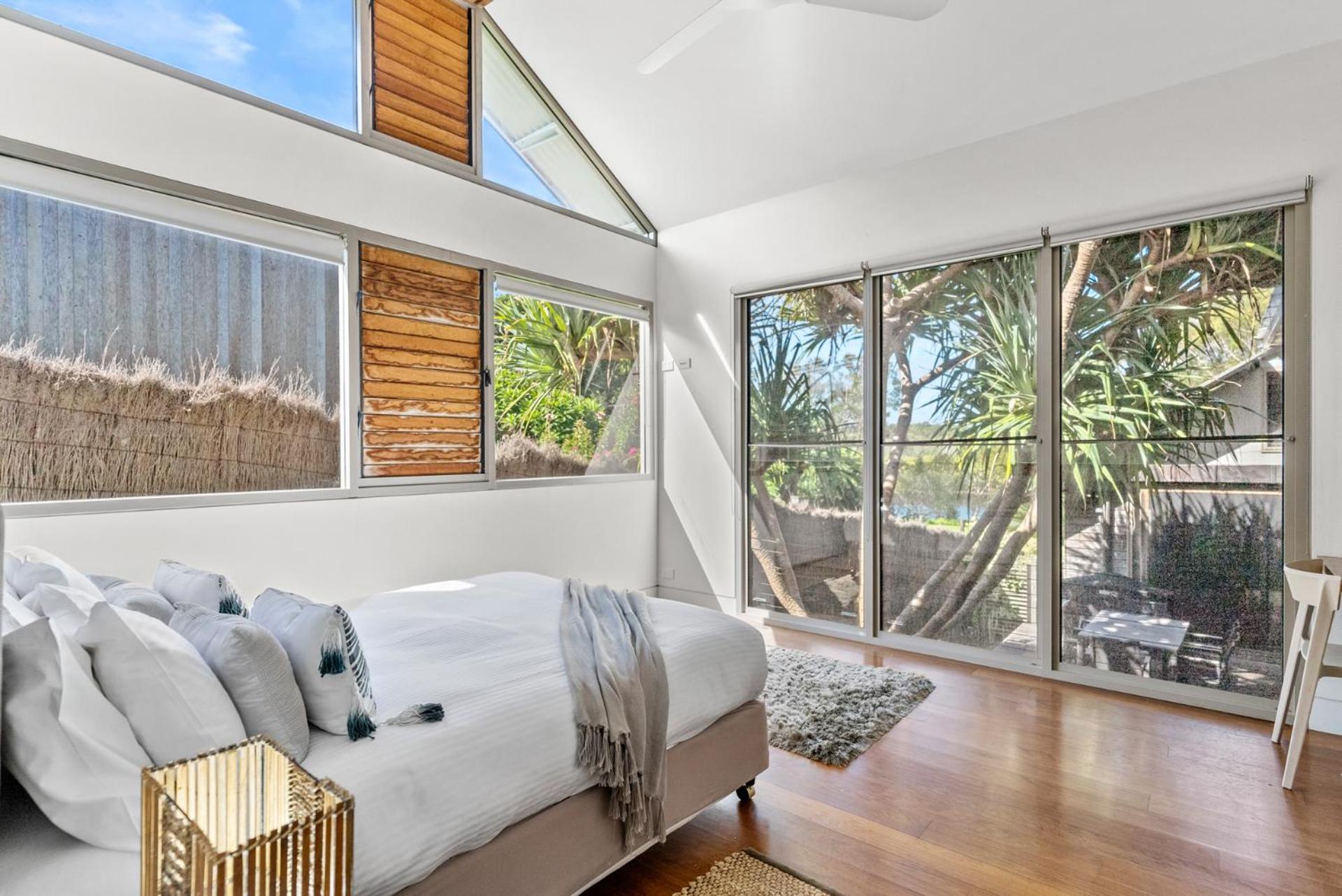 Fuller Holidays - Belongil Beach Pavilion House, 18A Childe St