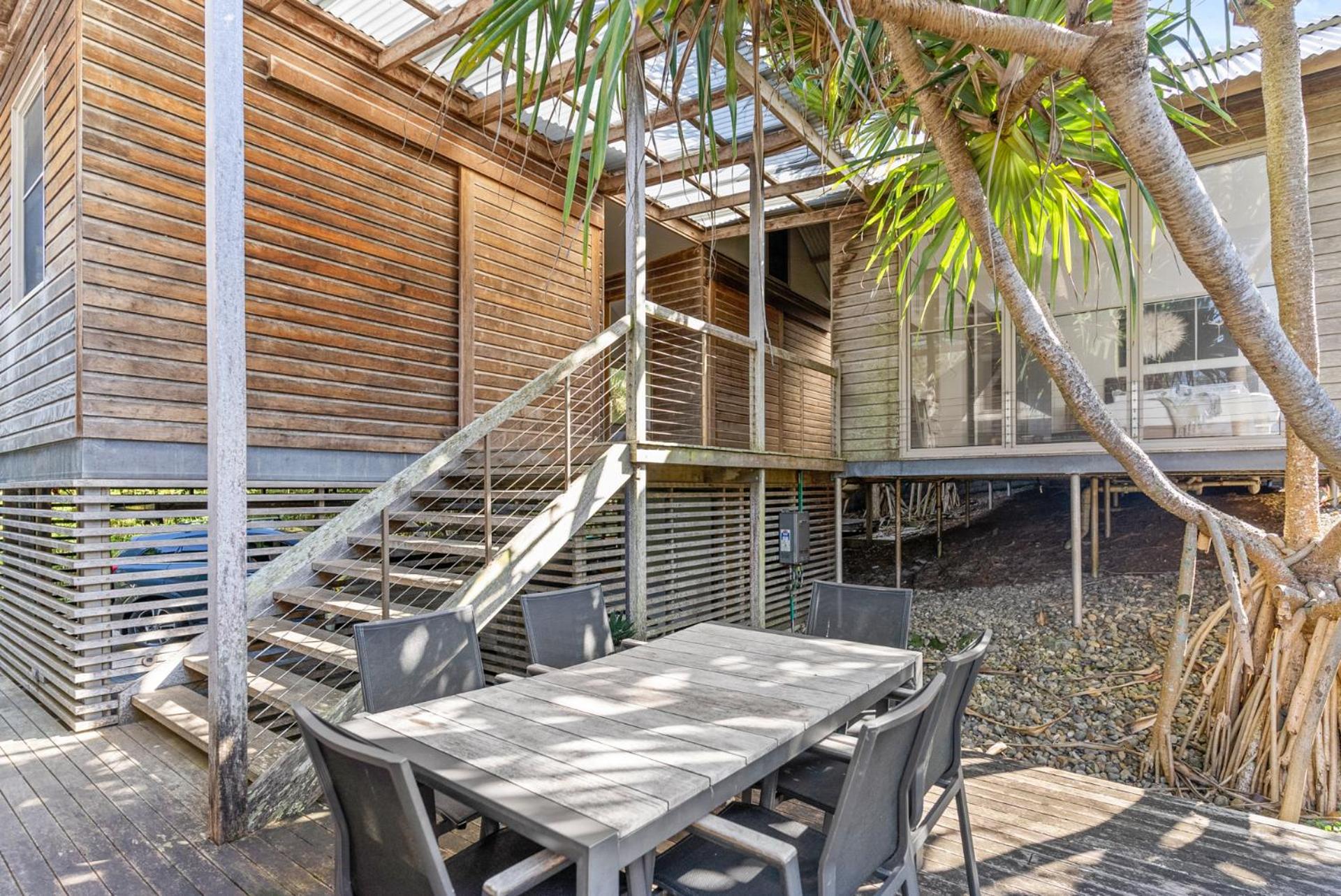 Fuller Holidays - Belongil Beach Pavilion House, 18A Childe St