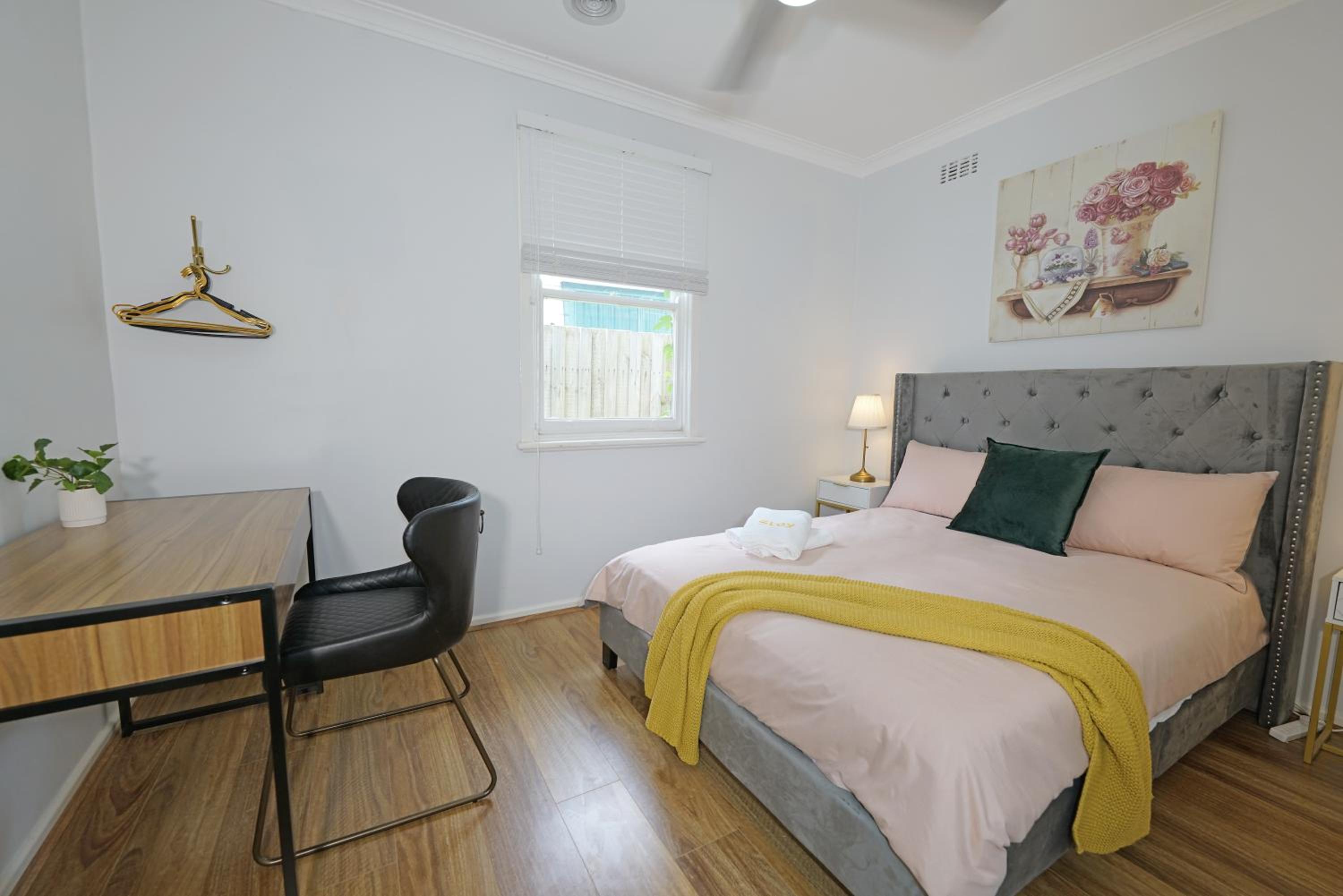 Pet-friendly Bayside 4BR Rental House near Mentone