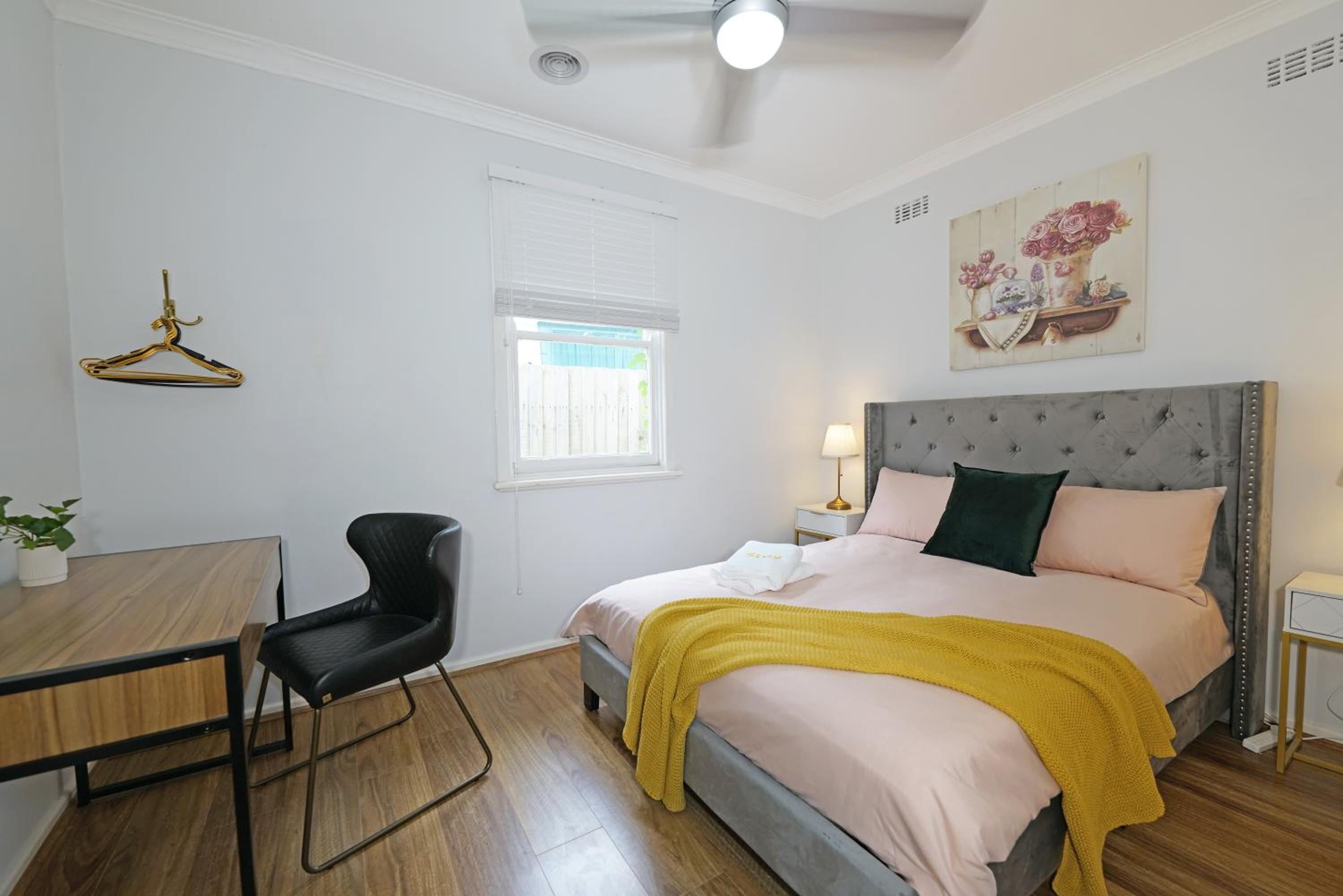 Pet-friendly Bayside 4BR Rental House near Mentone