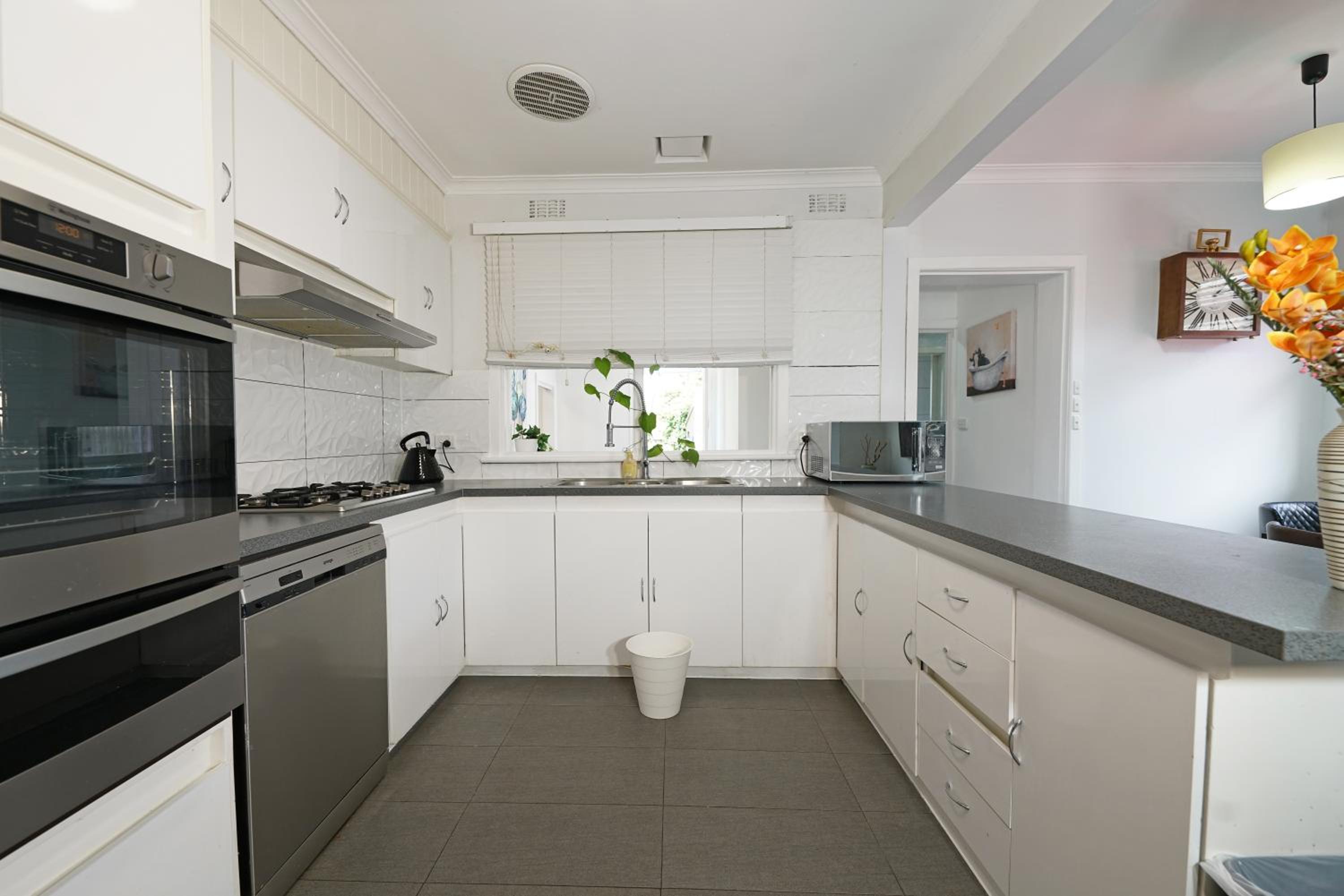 Pet-friendly Bayside 4BR Rental House near Mentone