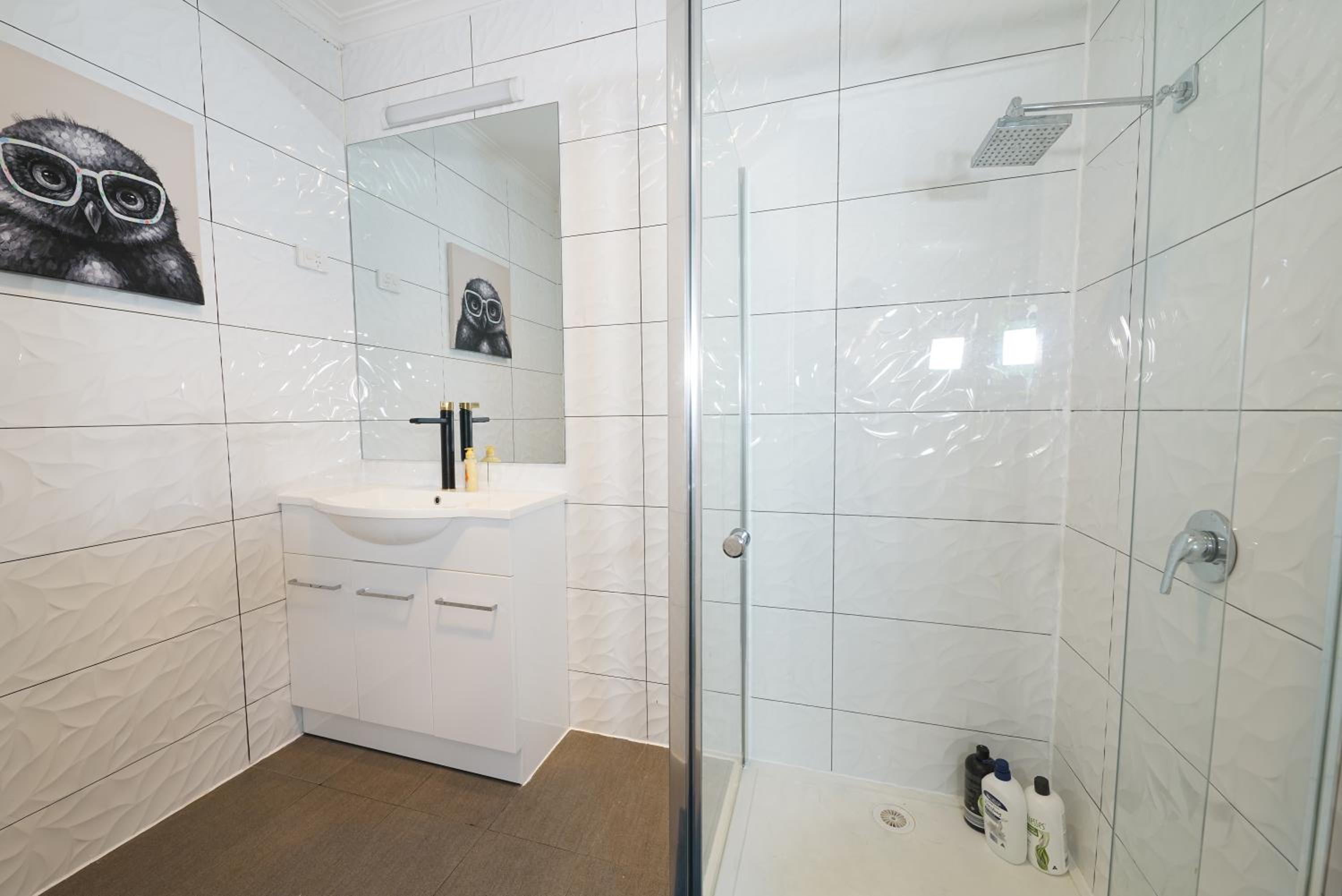 Pet-friendly Bayside 4BR Rental House near Mentone