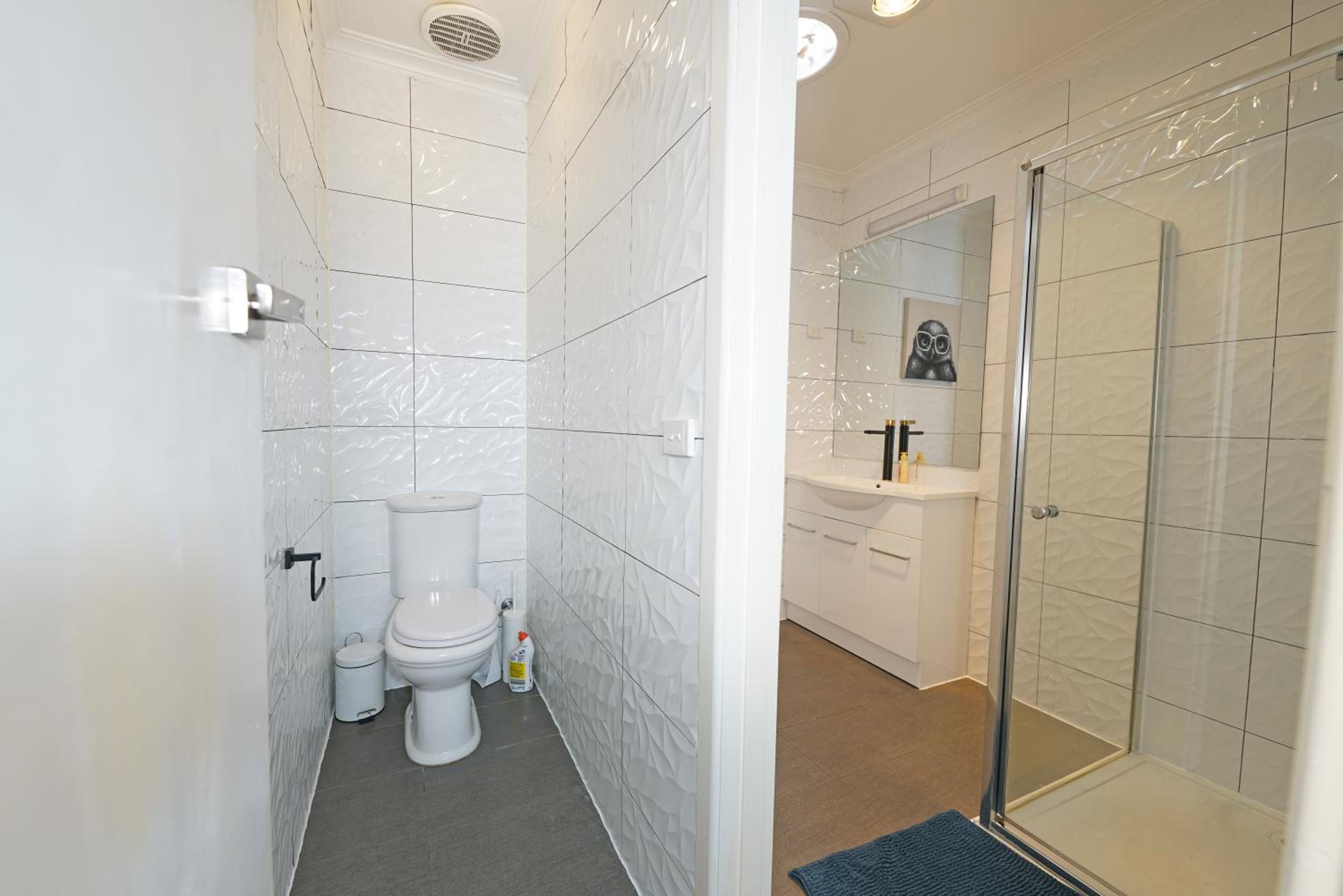 Pet-friendly Bayside 4BR Rental House near Mentone