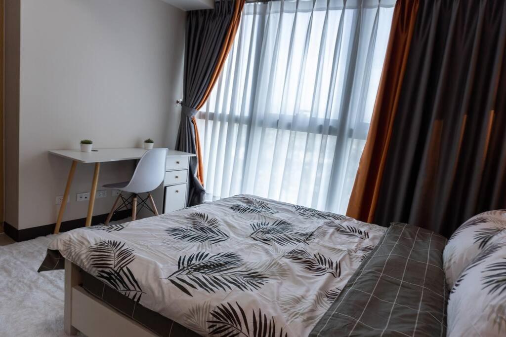A2J Luxury 2BR BGC Uptown Suite Near Uptown Mall view 3