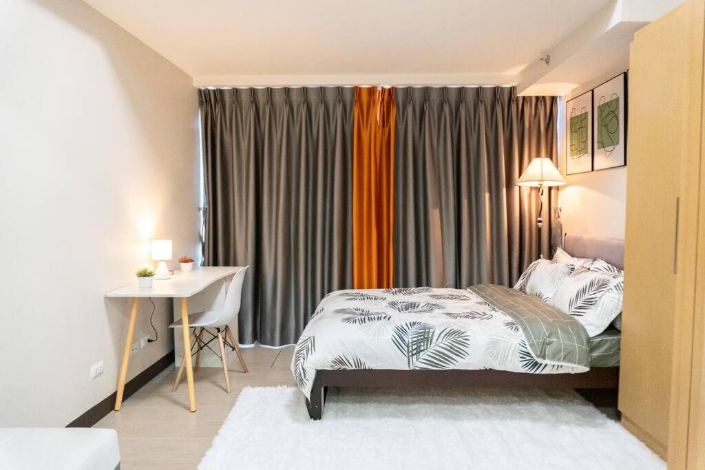 A2J Luxury 2BR BGC Uptown Suite Near Uptown Mall view 4