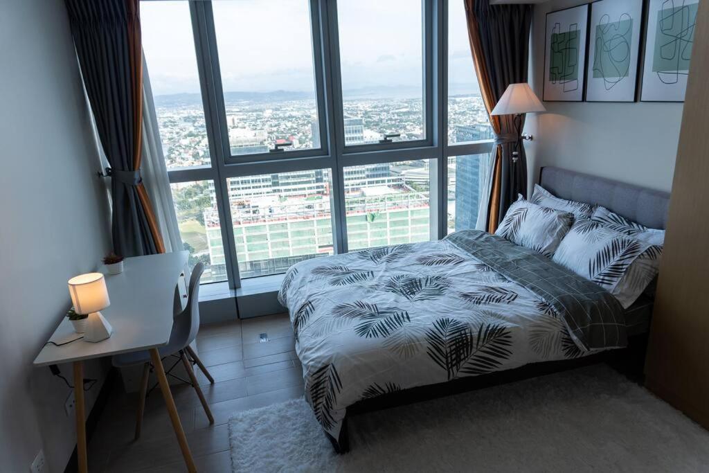 A2J Luxury 2BR BGC Uptown Suite Near Uptown Mall view 5