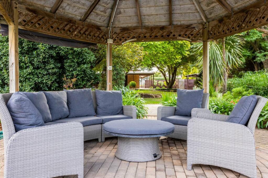 4 Bedroom Barossa Home with Large Garden and Pool