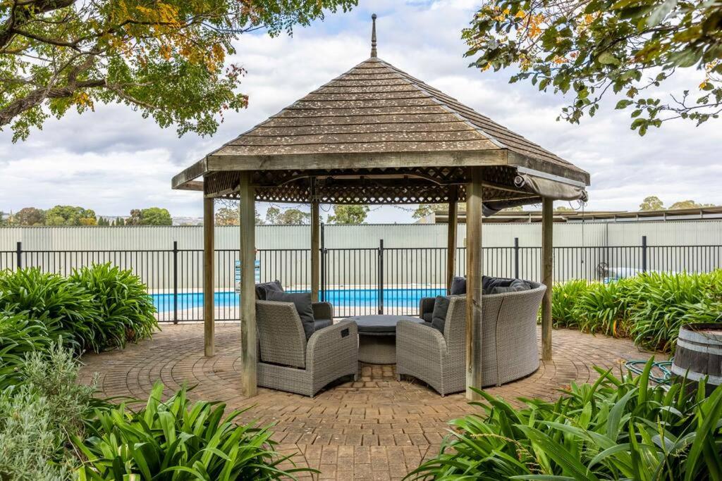 4 Bedroom Barossa Home with Large Garden and Pool