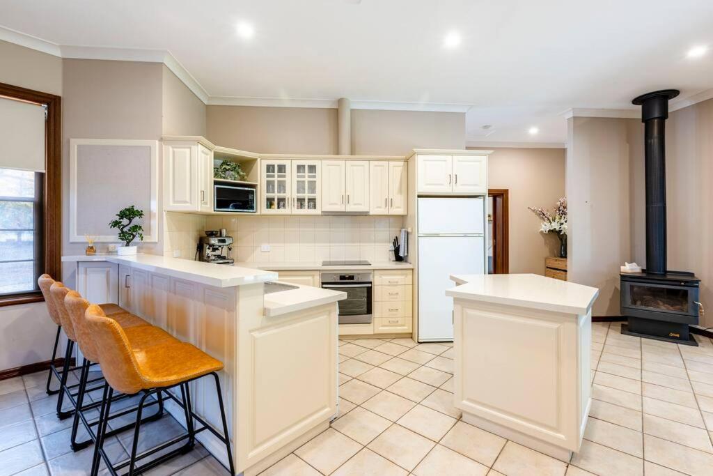 4 Bedroom Barossa Home with Large Garden and Pool