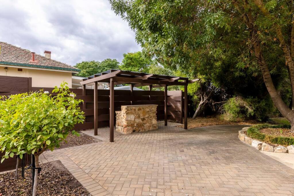 4 Bedroom Barossa Home with Large Garden and Pool