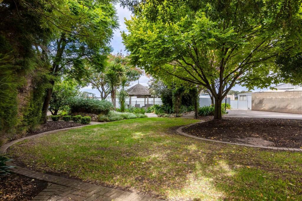 4 Bedroom Barossa Home with Large Garden and Pool