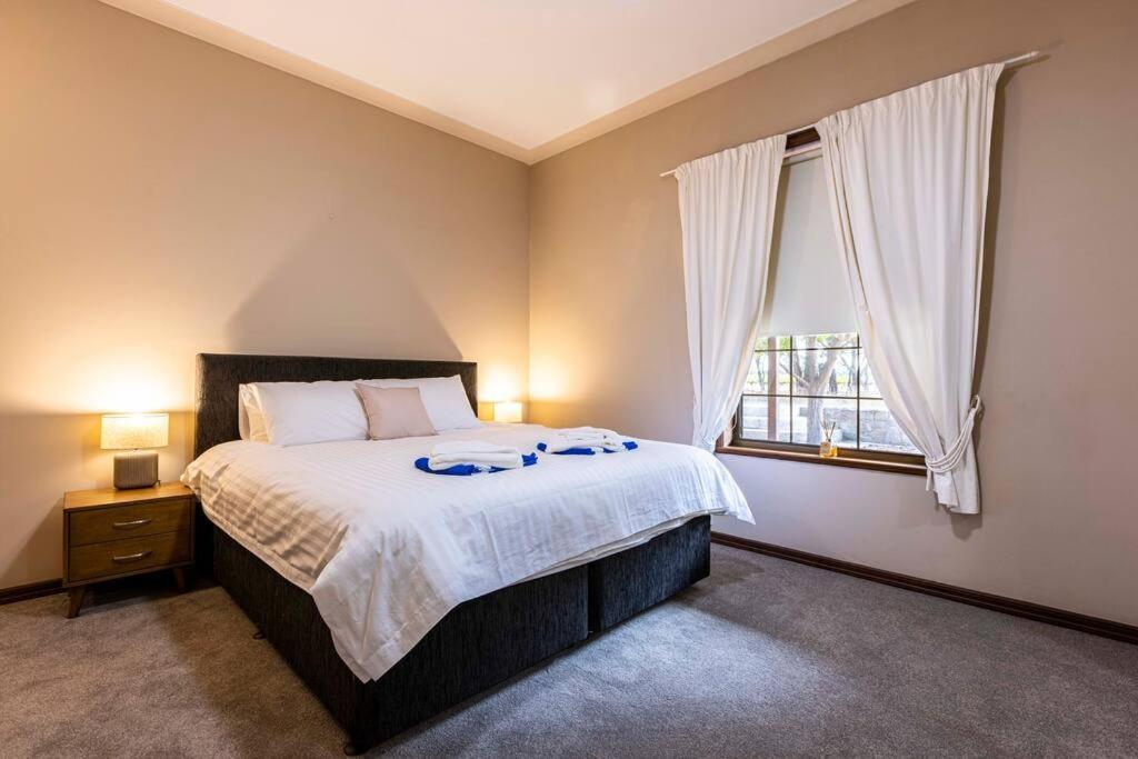 4 Bedroom Barossa Home with Large Garden and Pool