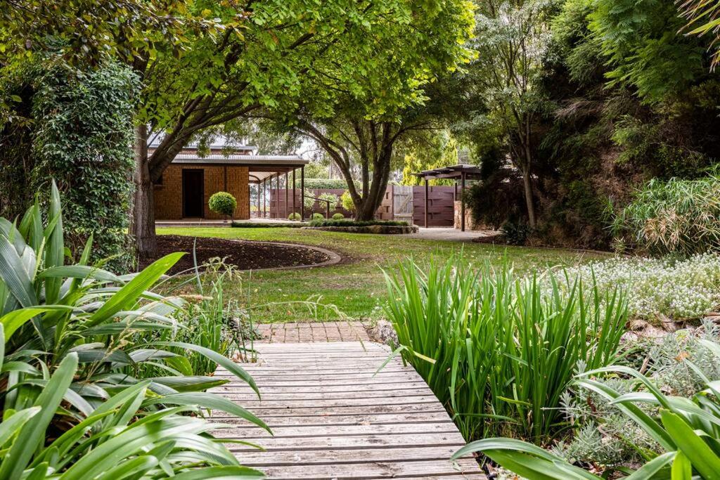 4 Bedroom Barossa Home with Large Garden and Pool